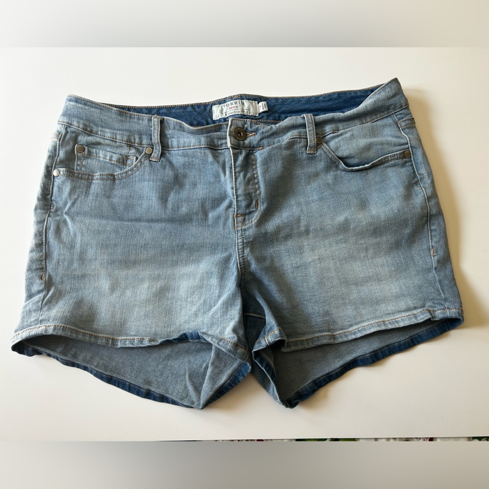 Torrid Jean Shorts Size 18